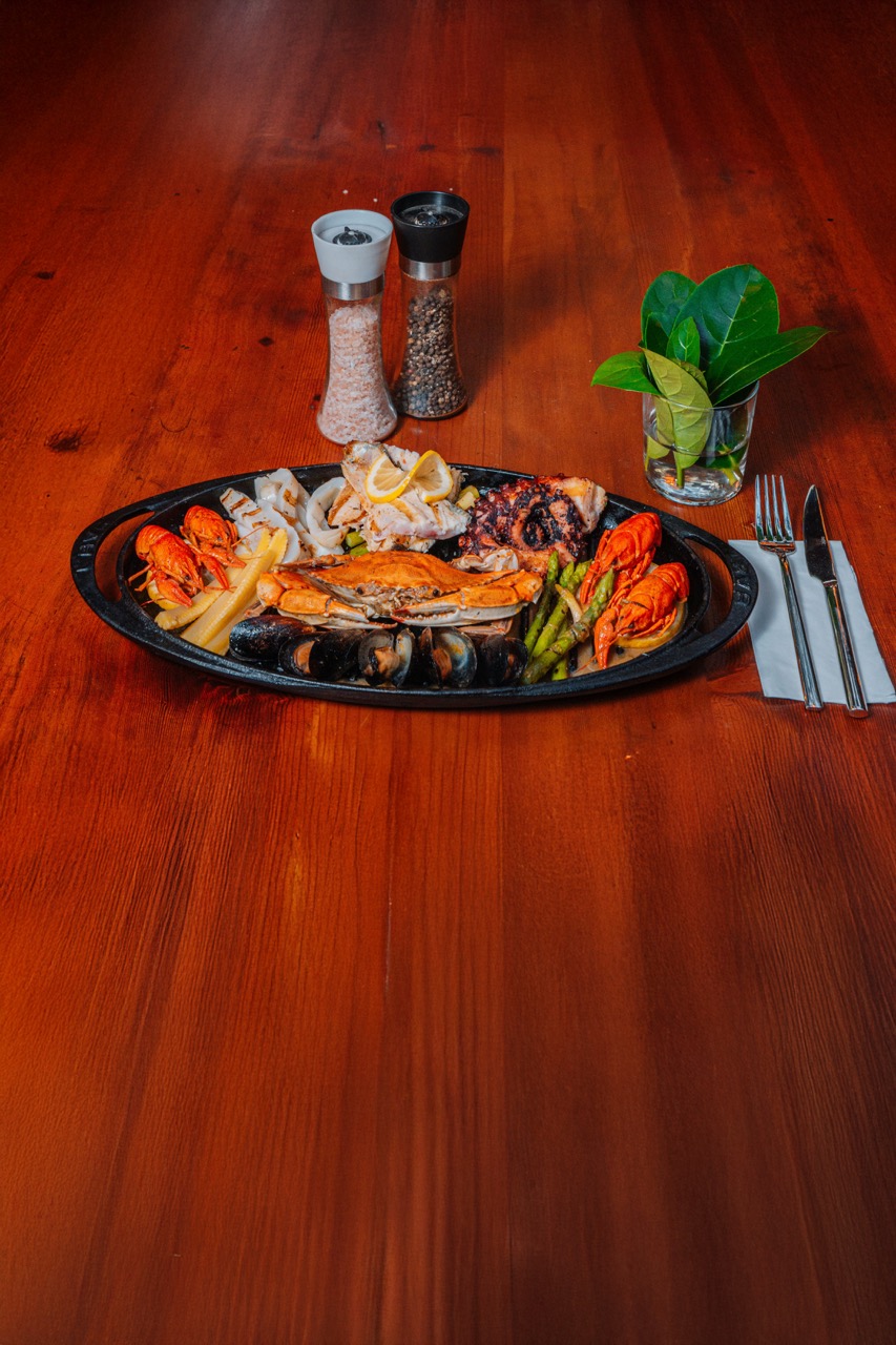 DENİZ ÜRÜNLERİ TEPSİSİ 